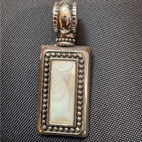 Premier Designs Summit Pendant- mother of pearl - Picture 1 of 5